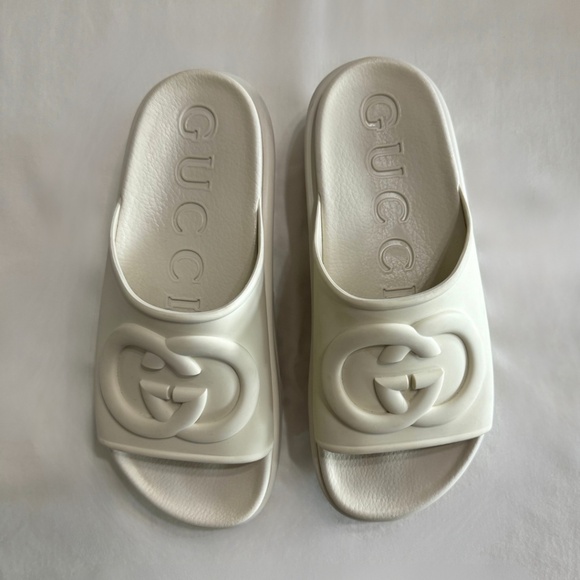 GUCCI WOMEN'S SLIDE SANDAL WITH INTERLOCKING G - Picture 7 of 8